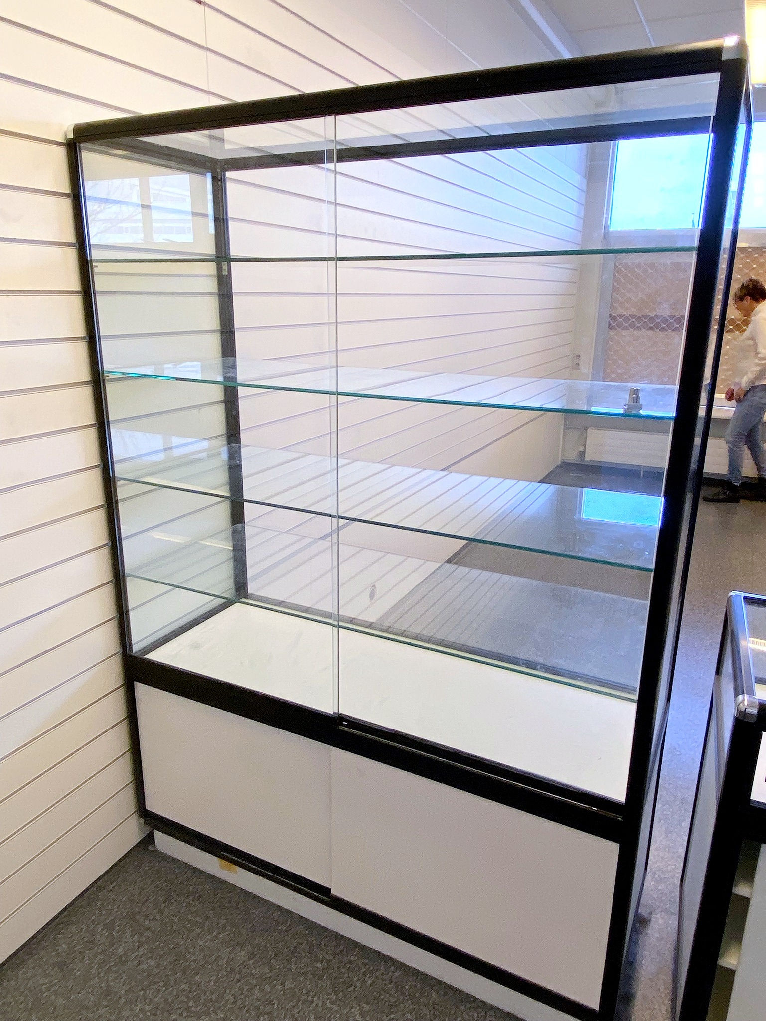 SELT / SOLD Verslunarlína - Glerskápur H186 x L130 x D55sm - 1 stk