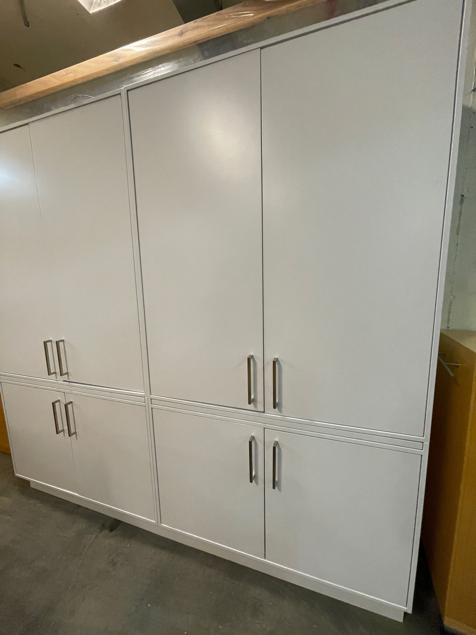 Selt - Sérsmíði-Glæsileg skápaeining m.rennihurðum,ledlýsingu,borði