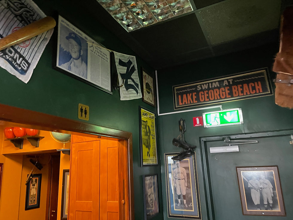 Thumbnail: SELT / SOLD Yfir 200 hlutir - Treyjur-hattar-poolkjuðar og kúlur