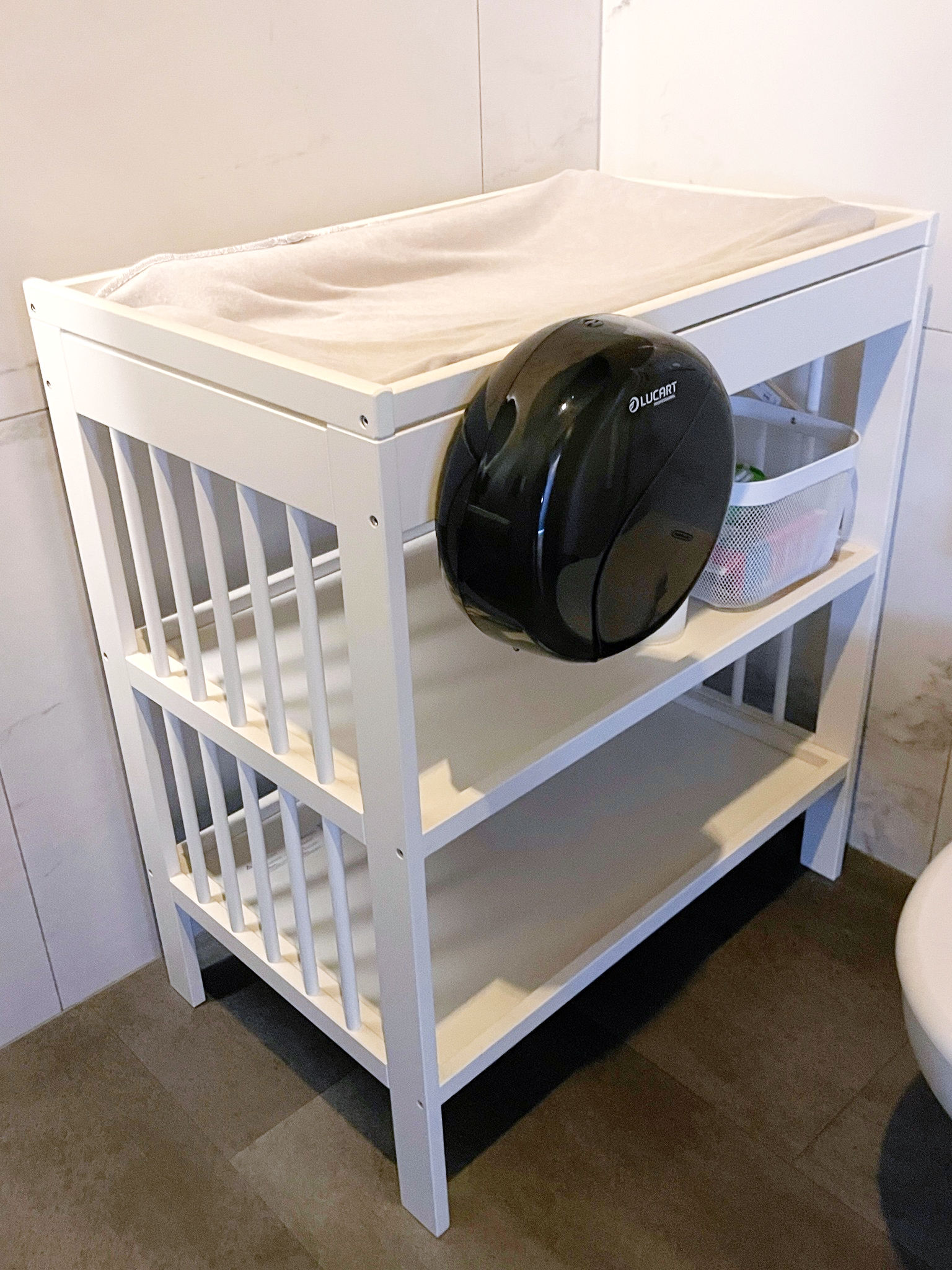 SELT / SOLD Skiptiborð, D92 x B52,5 x H95 sm.