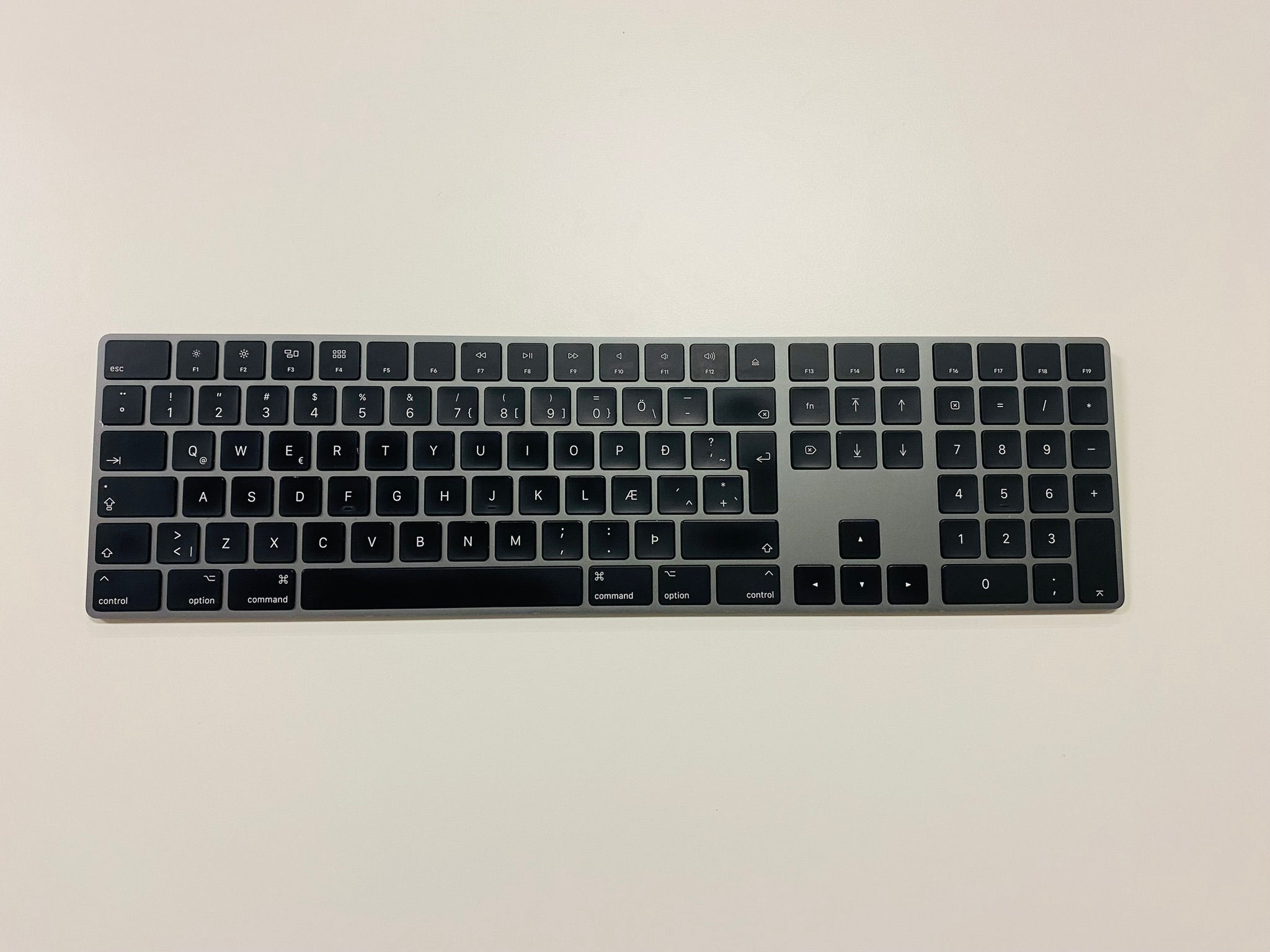 SELT / SOLD Apple Magic Keyboard, svart