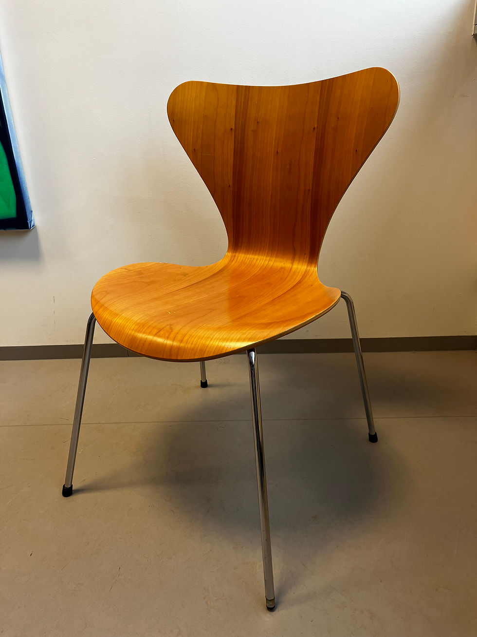 Thumbnail: SELT / SOLD Fritz Hansen Model 3107 by Arne Jacobsen Staflanlegir
