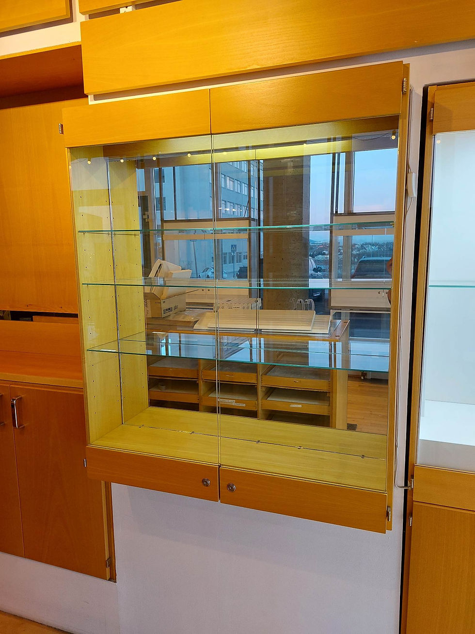 Thumbnail: SELT / SOLD - Glerskápar - speglaskápar