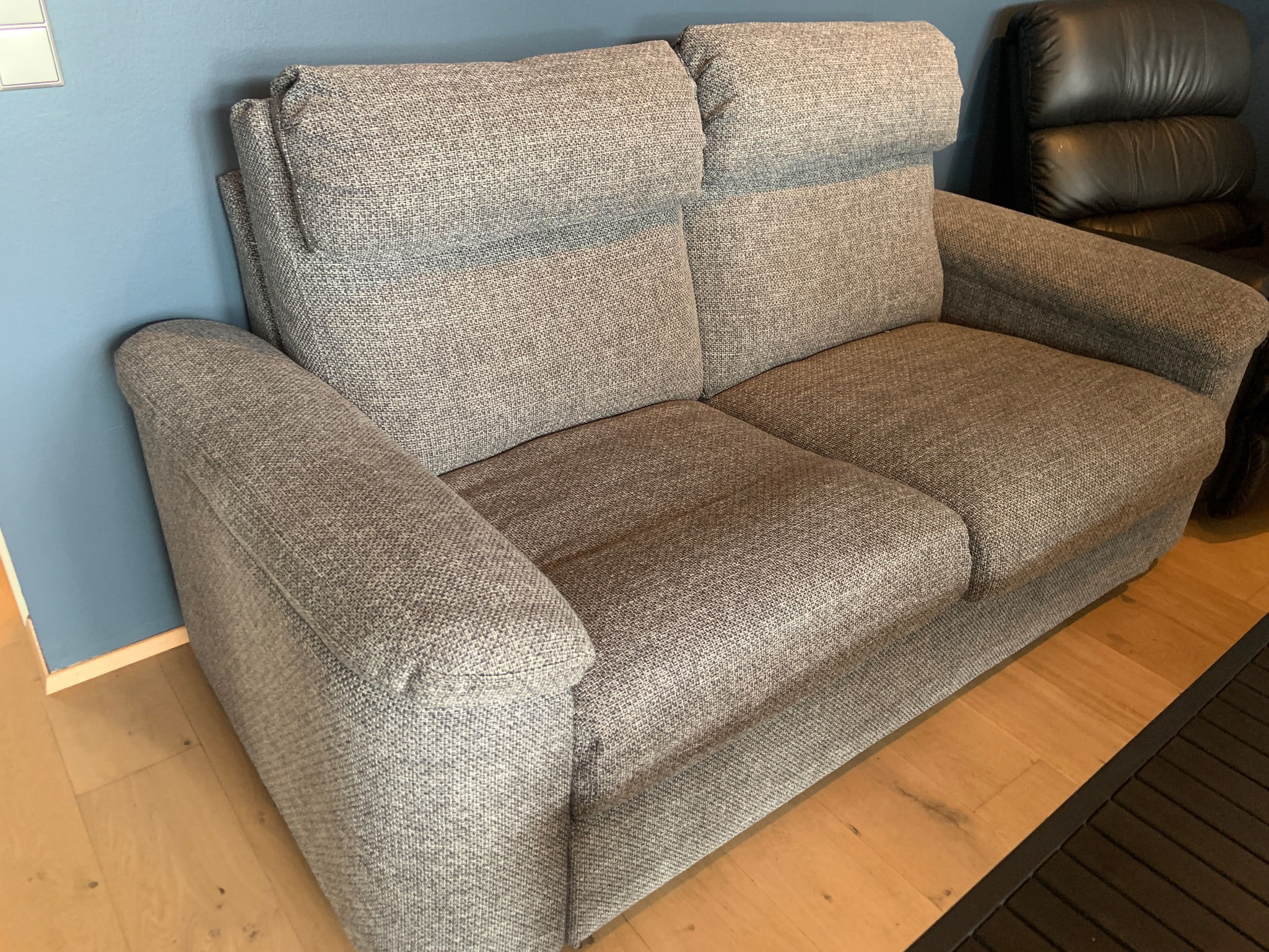 Selt - endurnýtt - Nýlegur 2ja sæta sófi LIDHULT frá IKEA