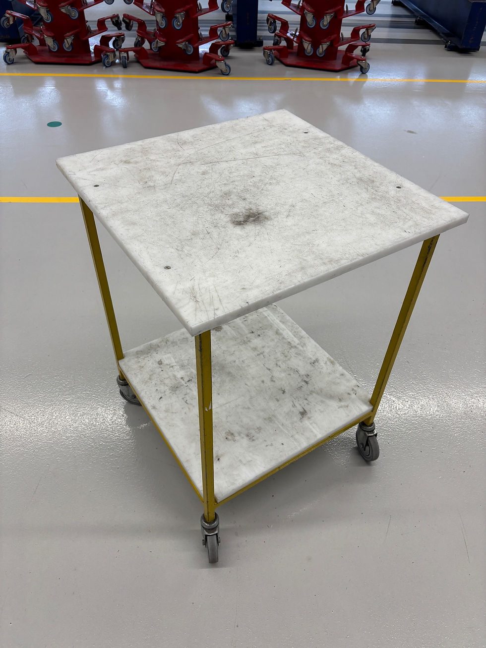 SELT / SOLD - Vinnuborð á hjólum, járn - B60 x D60 x H81 sm.