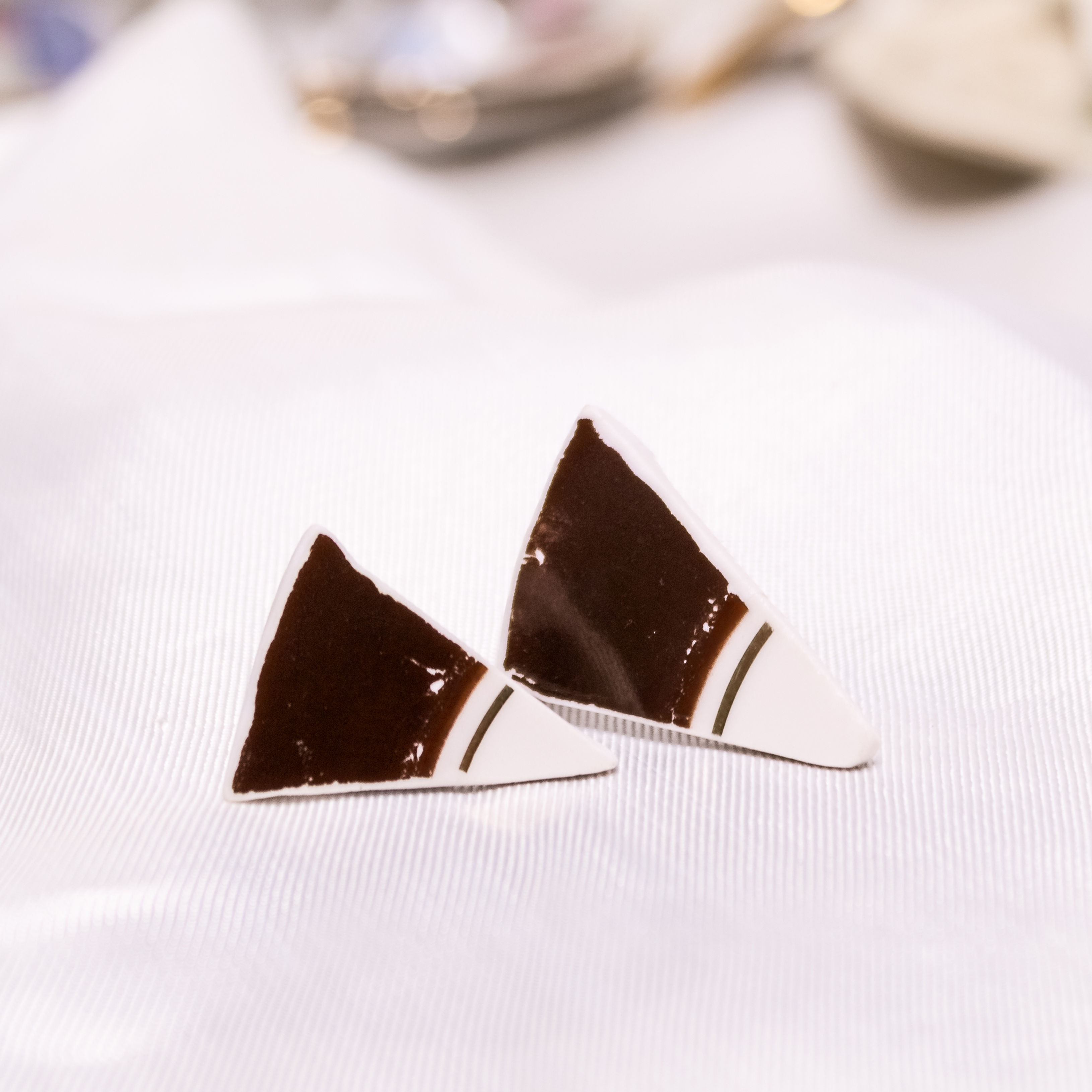 Pruunid Keskmise Suurusega Eesti Disain Käsitöö Kõrvarõngad Fragment Ehted