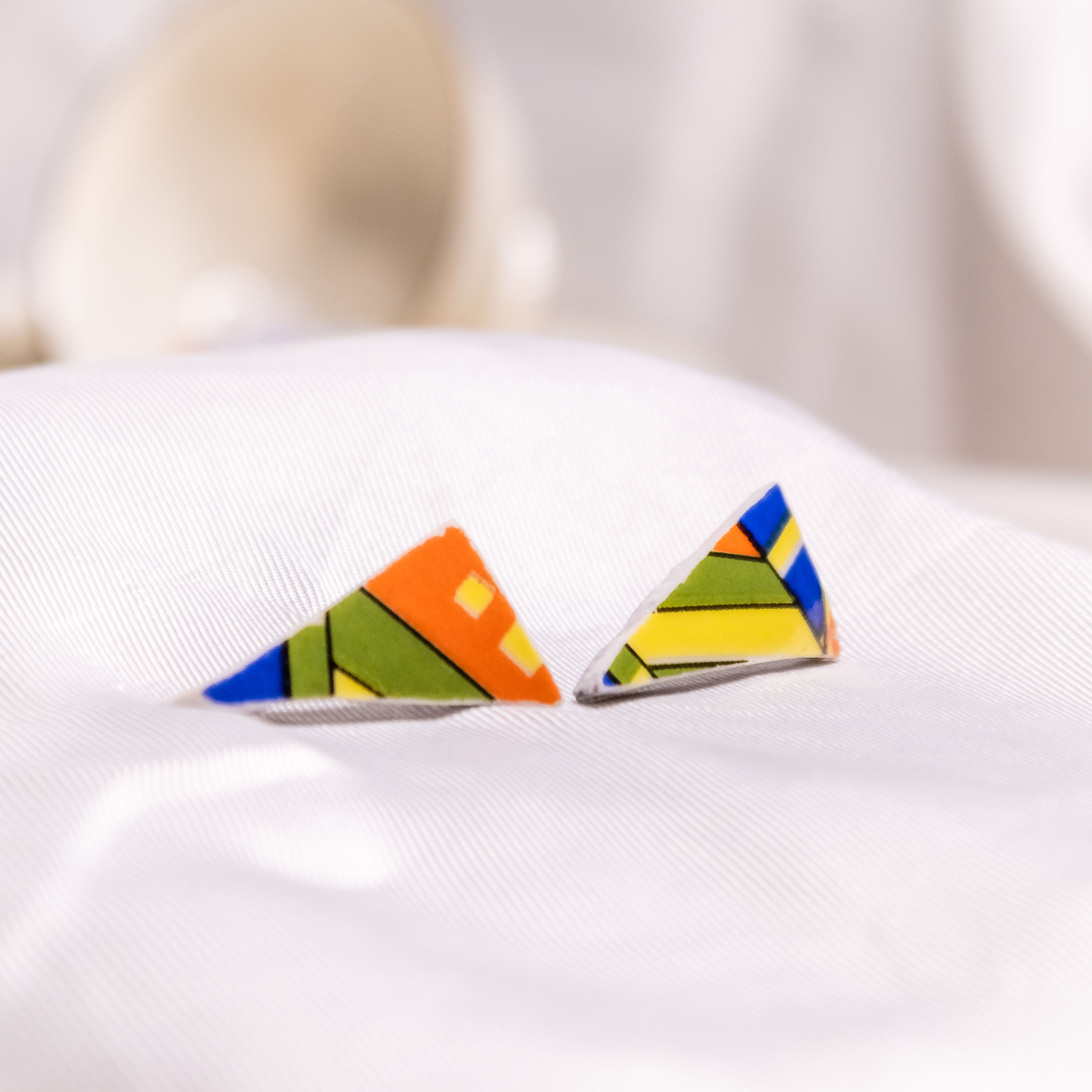 Erksavärvilised Väiksed Eesti Disain Käsitöö Kõrvarõngad Fragment Ehted