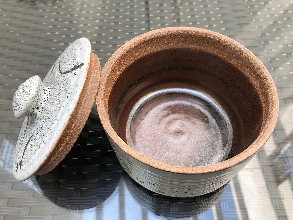 Thumbnail: Ceramic bowl with lid