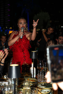 Captivating live singer performance at a high-end Dubai bar, photographed by Kimia Shad.