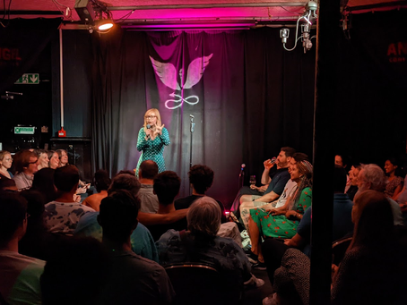 What is the Difference Between Stand-Up Comedy and Improv? A Deep Dive into Two Hilarious Worlds