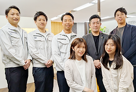 本社入口に集