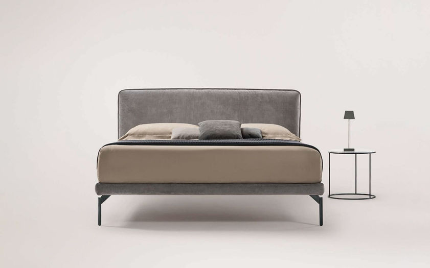Minimalistički krevet iz nove kolekcije. Udobnost, italijanski dizajn i komfor