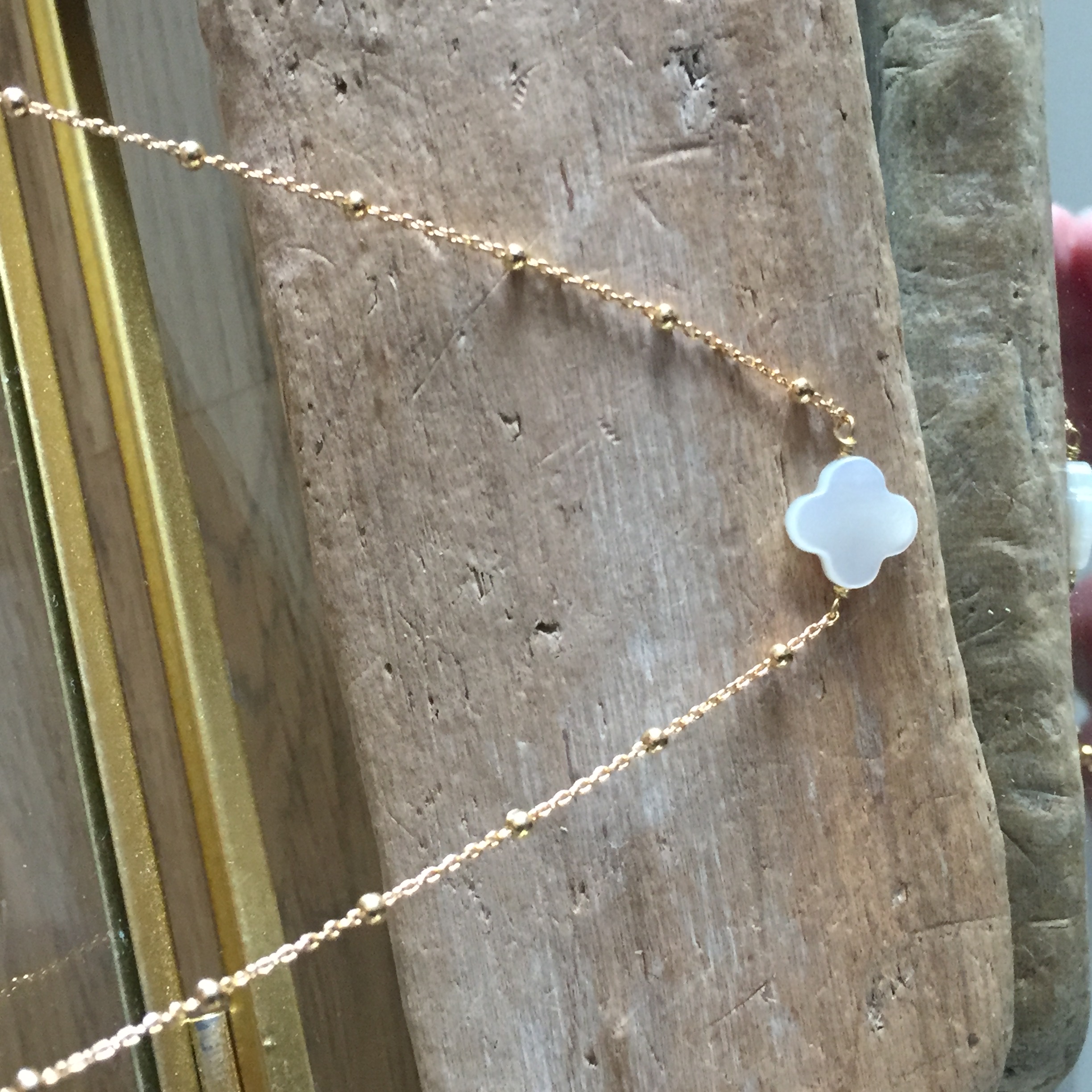 Collier trèfle nacre