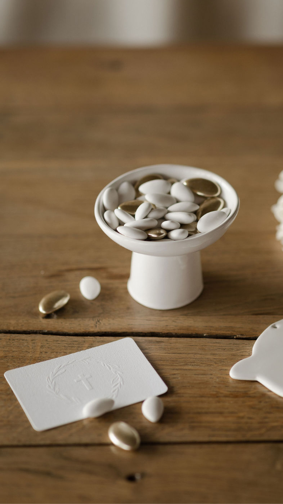 Coupe sur pied en céramique pour mettre des dragées