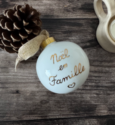 Boule de noël peinte main Noël en Famille or