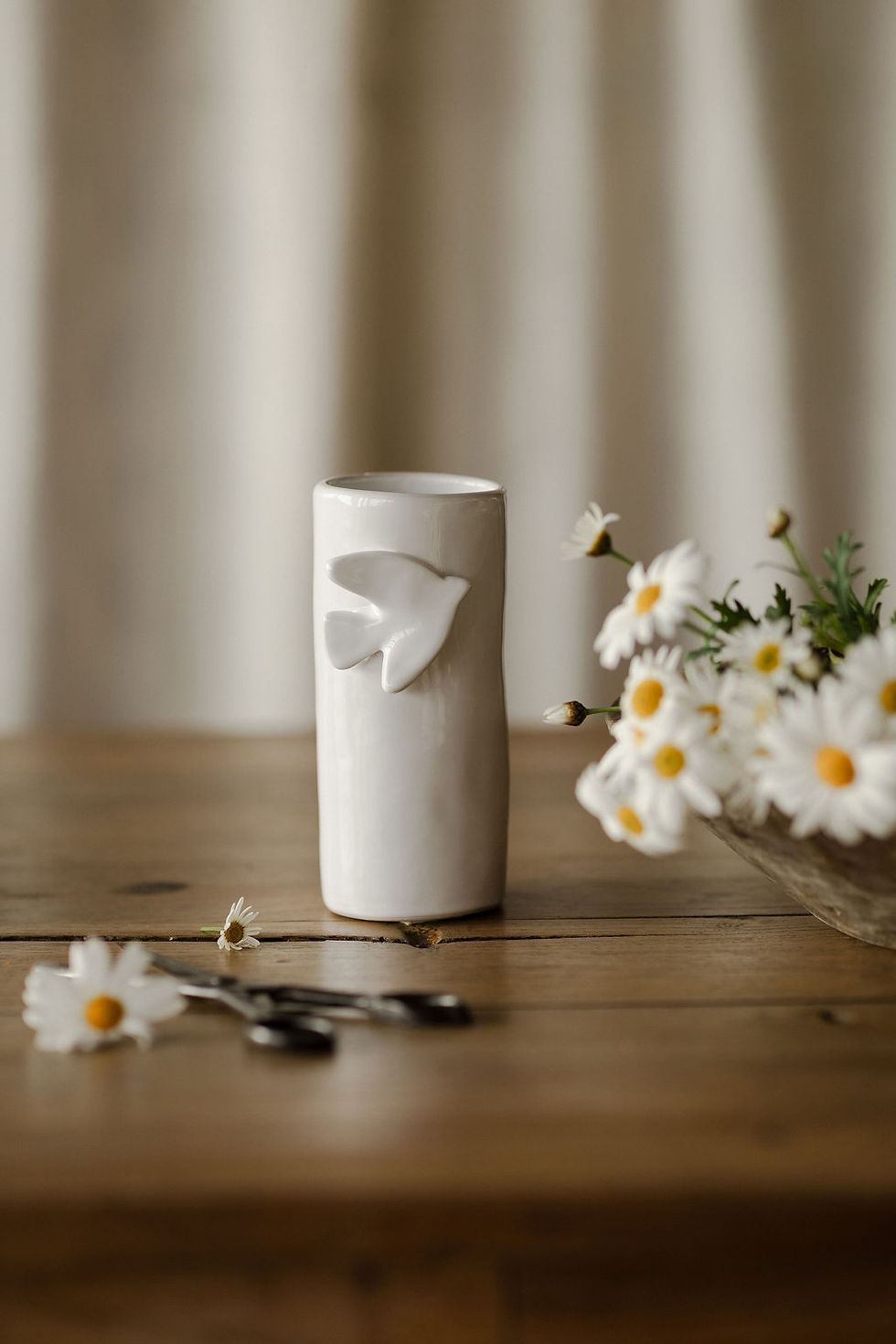 Vase en céramique motif colombe blanche création Atelier Prune