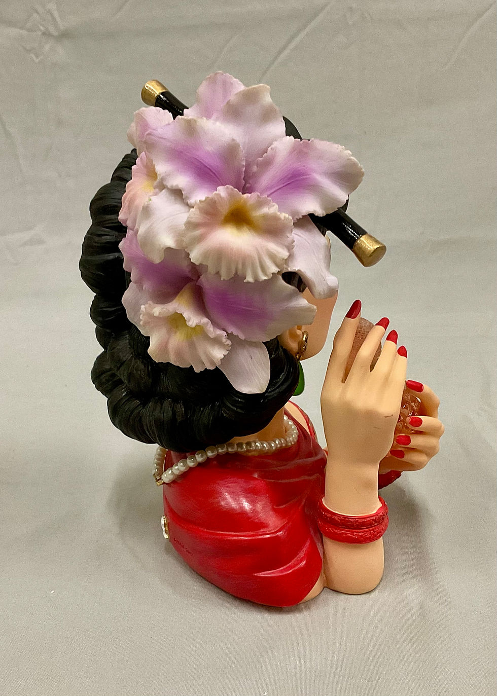 Thumbnail: 2005 Cameo Girls Emma 1946 “Eau De Lovely” Head Vase