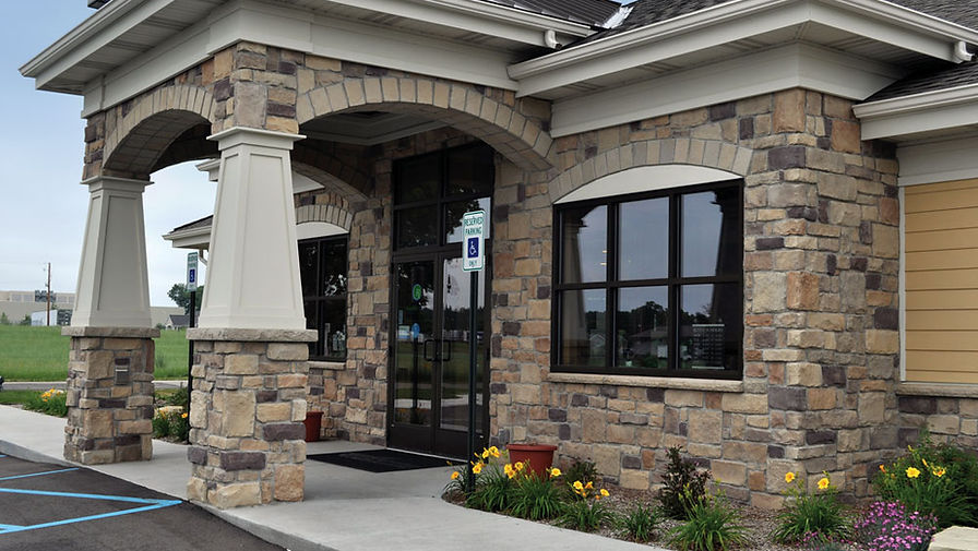 Varied blend of buffs, tans, and warm mauve accents in a rounded cut cobblestone pattern, giving commercial and residential entries a classic, welcoming look with lots of visual interest.