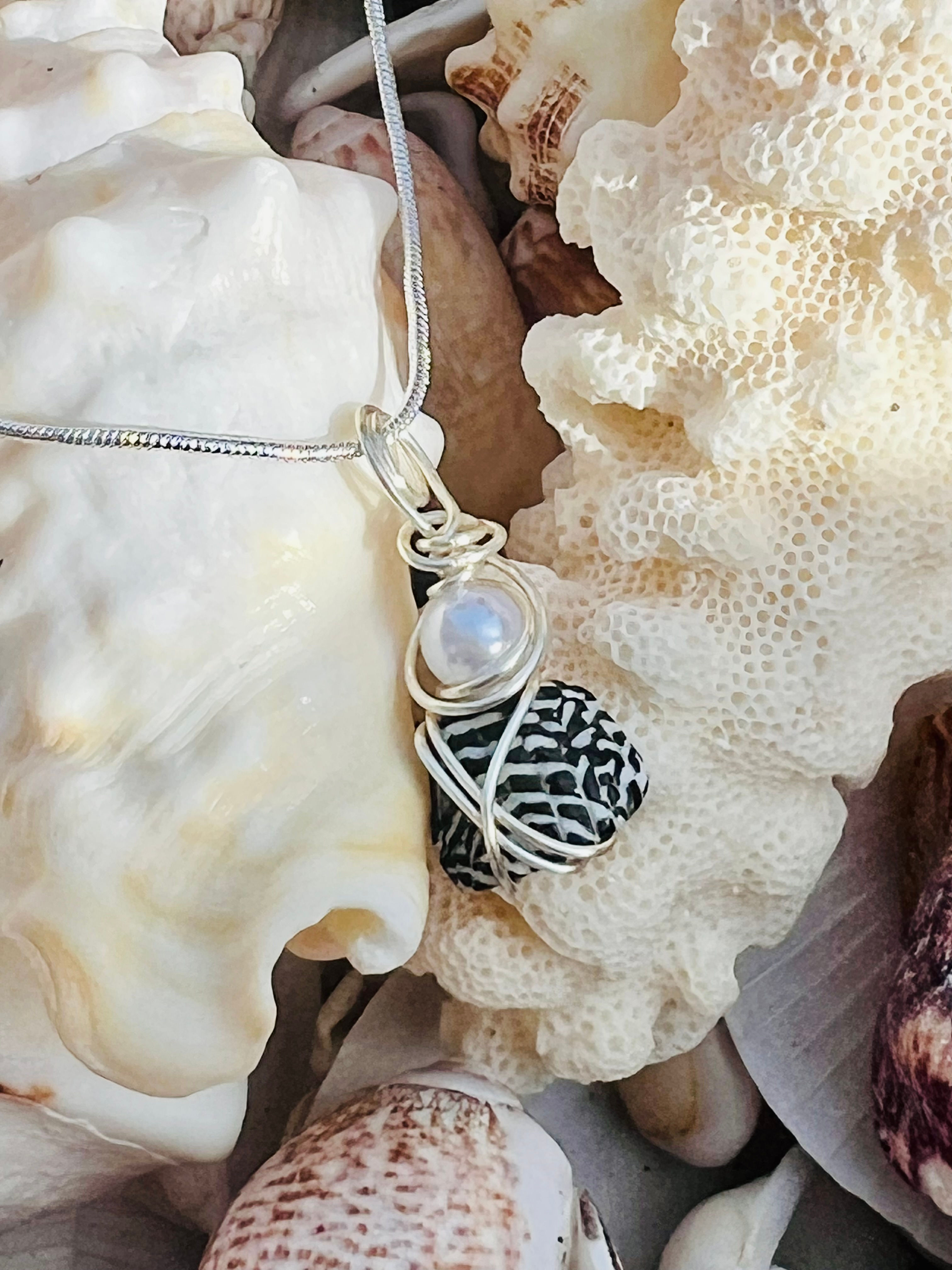 Pearl & Black/White Shell