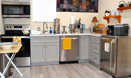 You can prepare your own food in the Abundance Midwifery Service birth center kitchen.