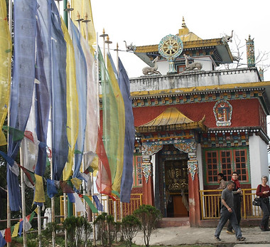 Main_Shrine_of_Pemangytse_Gompa_with_prayer_flags.jpg