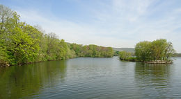 Pompton_Lake_in_Pompton_Lakes_NJ_island.jpeg