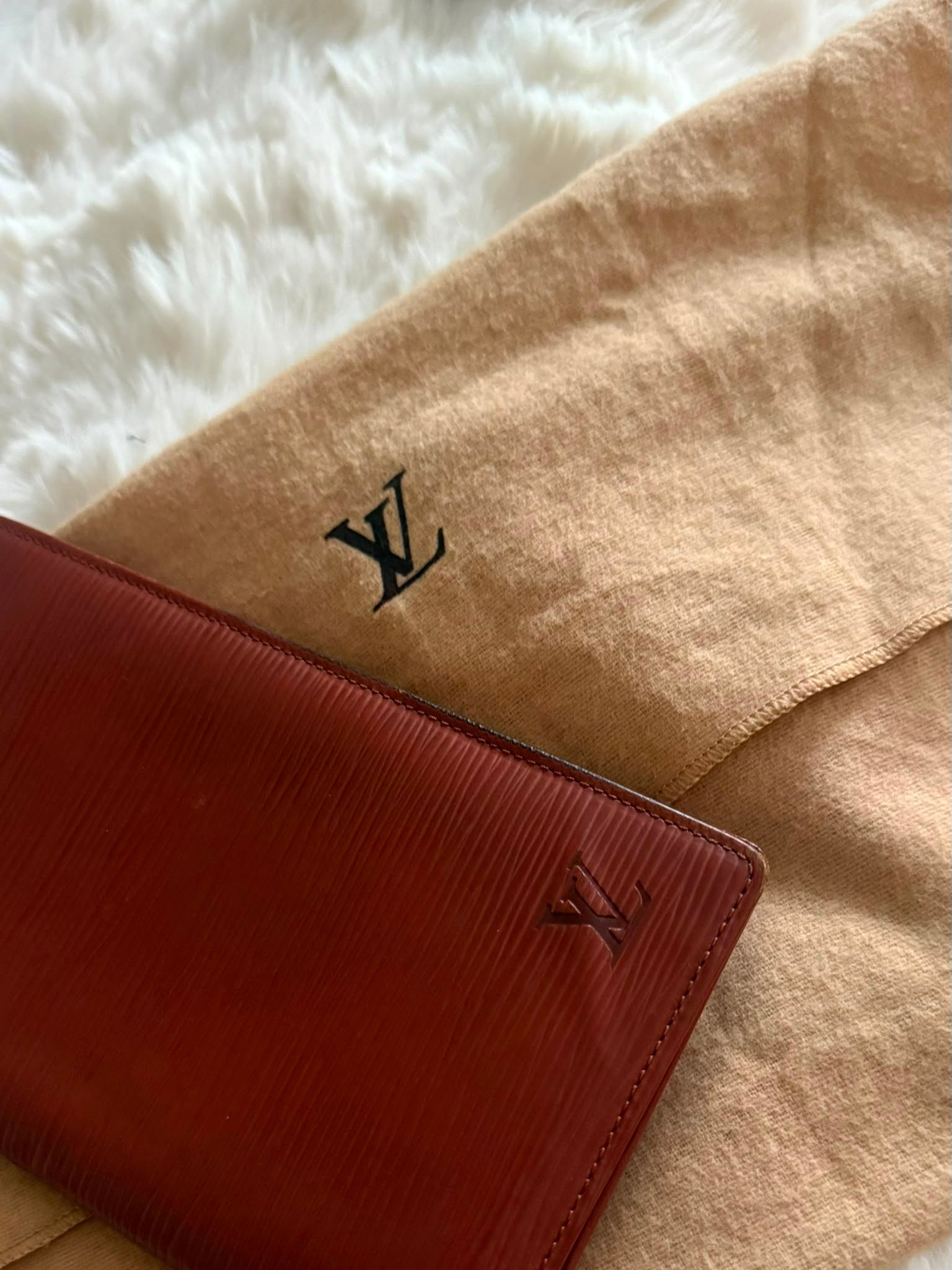 Authentic Louis Vuitton Vintage Epi Leather Long Wallet / Checkbook Holder – Ken