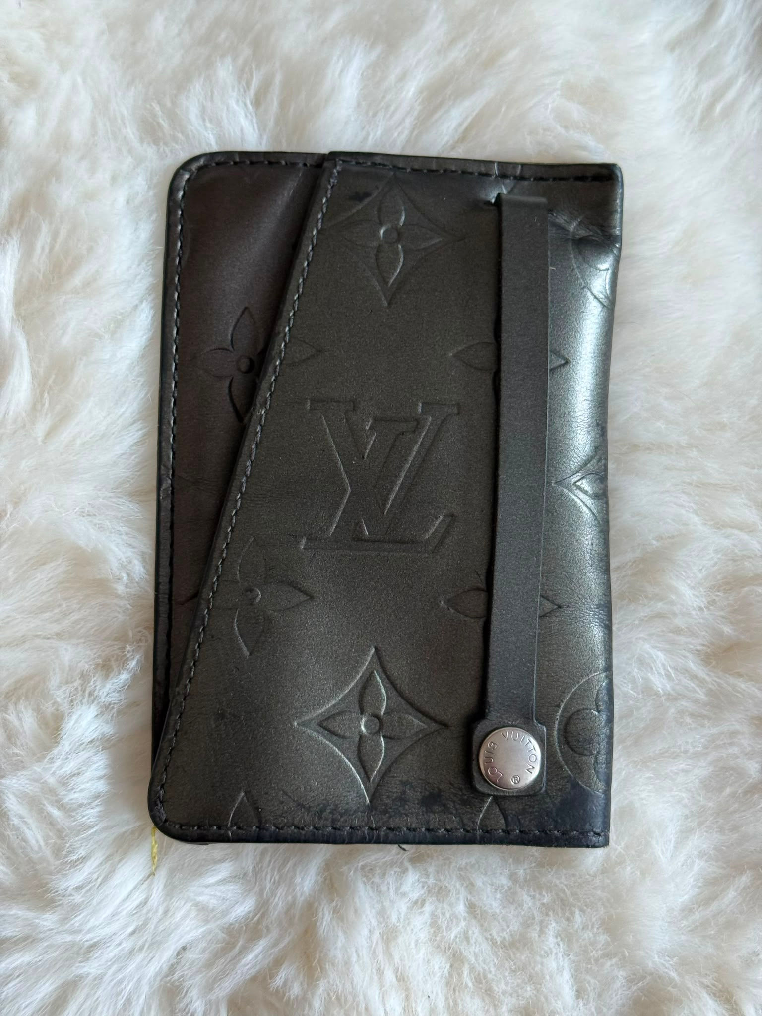 Vintage Authentic Louis Vuitton Monogram Shadow Key Holder – Black Leather