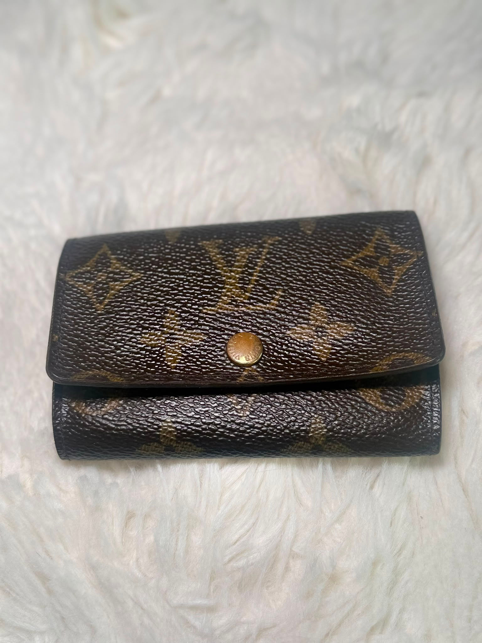 Authentic Louis Vuitton 6-Key Holder – Monogram Canvas in box