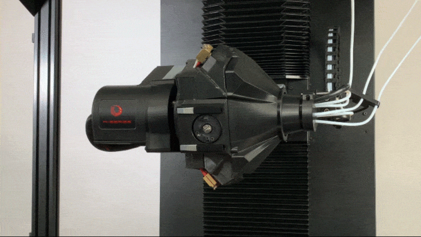 Easy setup with the H-Series: 5 station automatic tool changer: up to 5 additive, 4 subtractive or any combination.