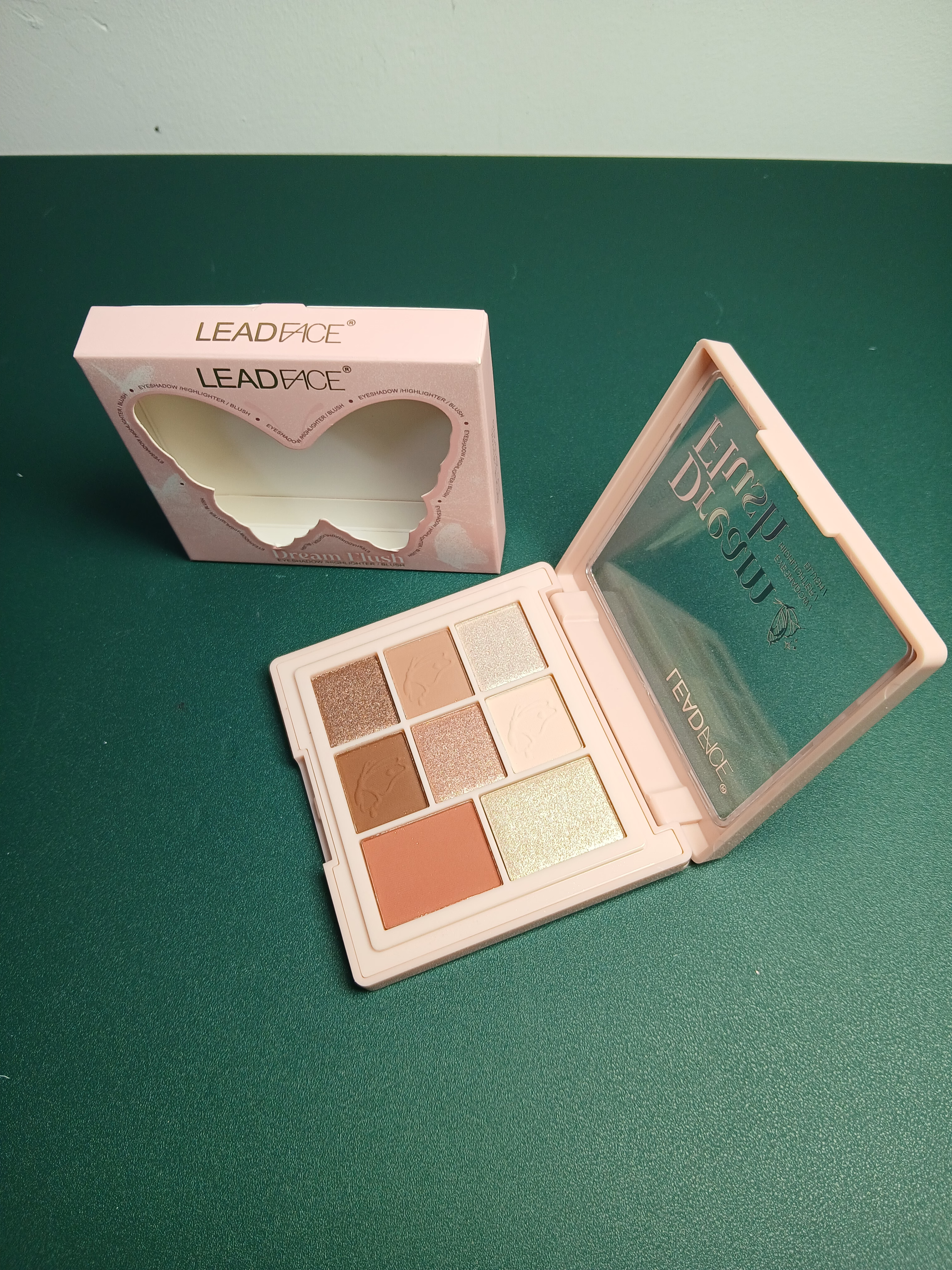 Это палетка теней от LEADFACE 