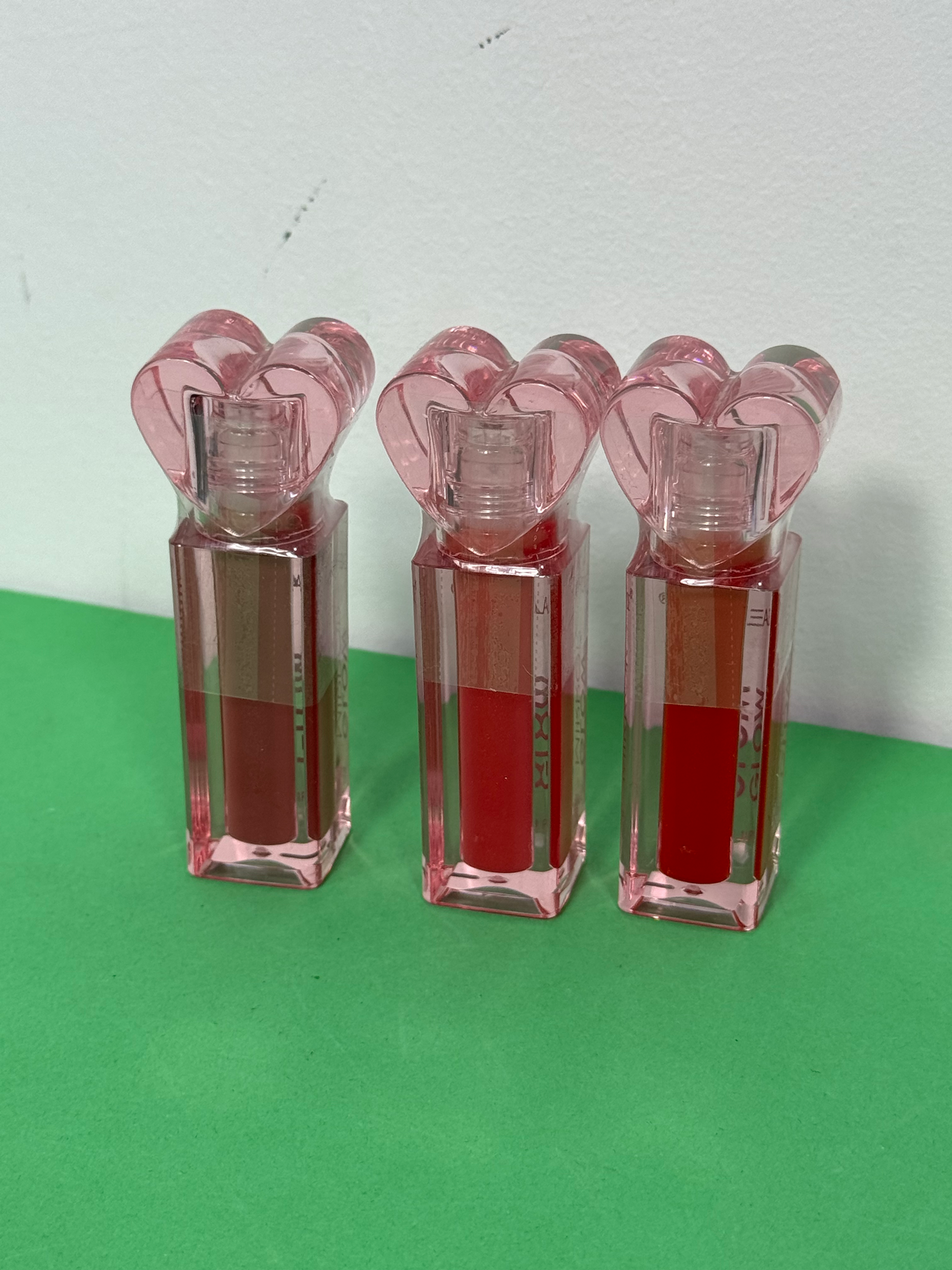 Блеск для губ оттеночный 