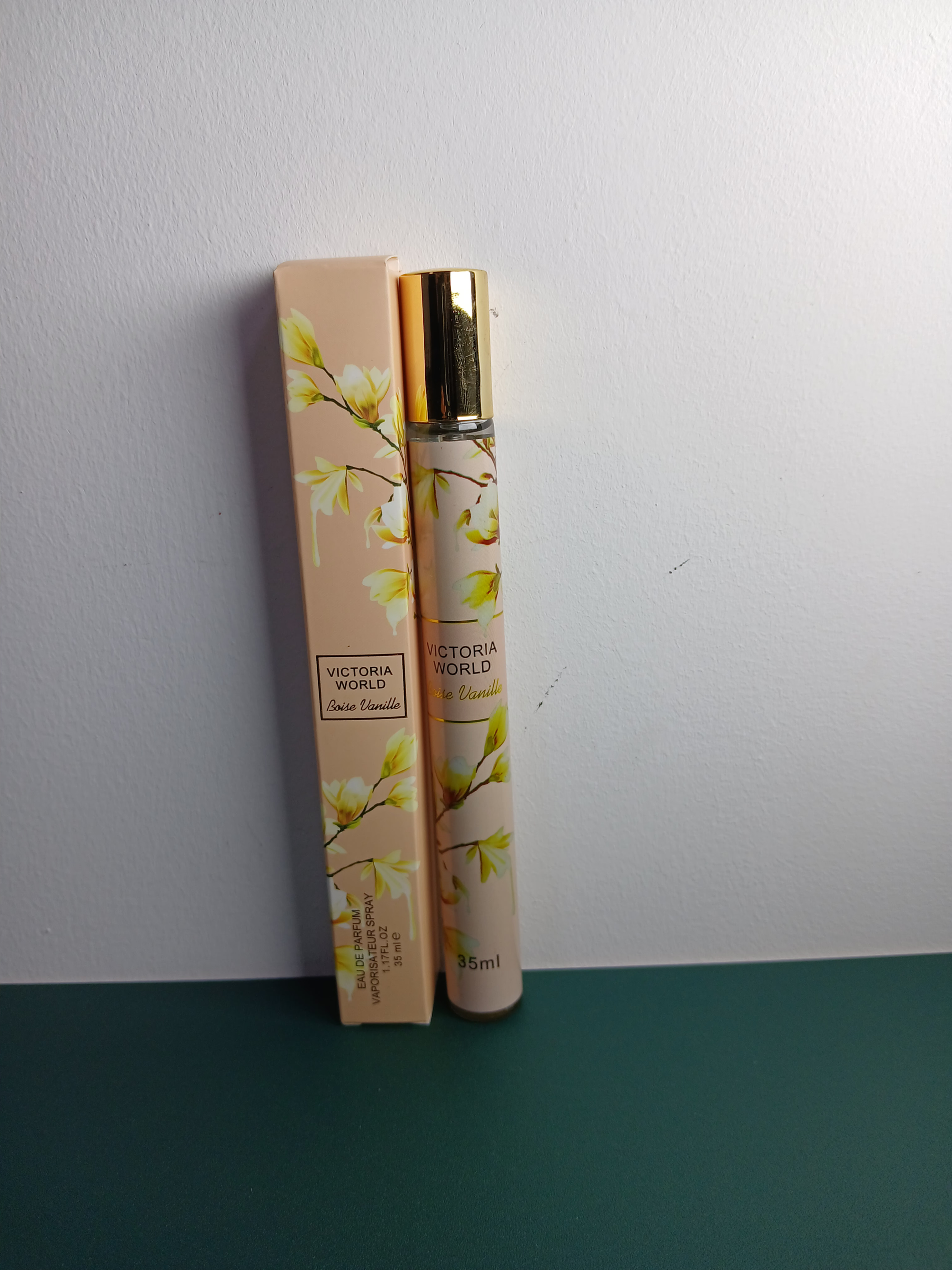 Это парфюмерная вода Аромат унисекс, подходит как для женщин.