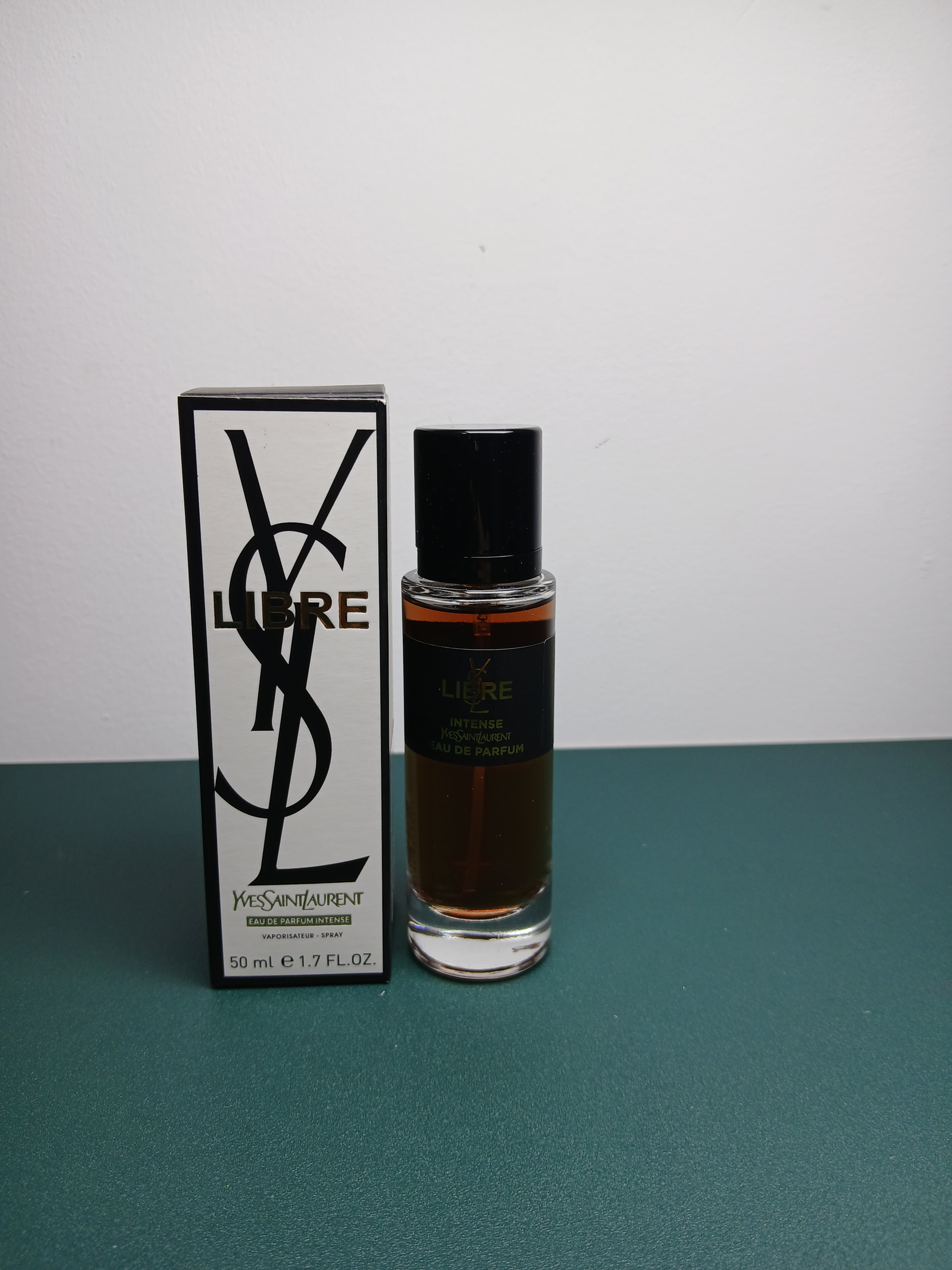 Это парфюмерная вода Yves Saint Laurent Libre Intense объемом 50 мл.