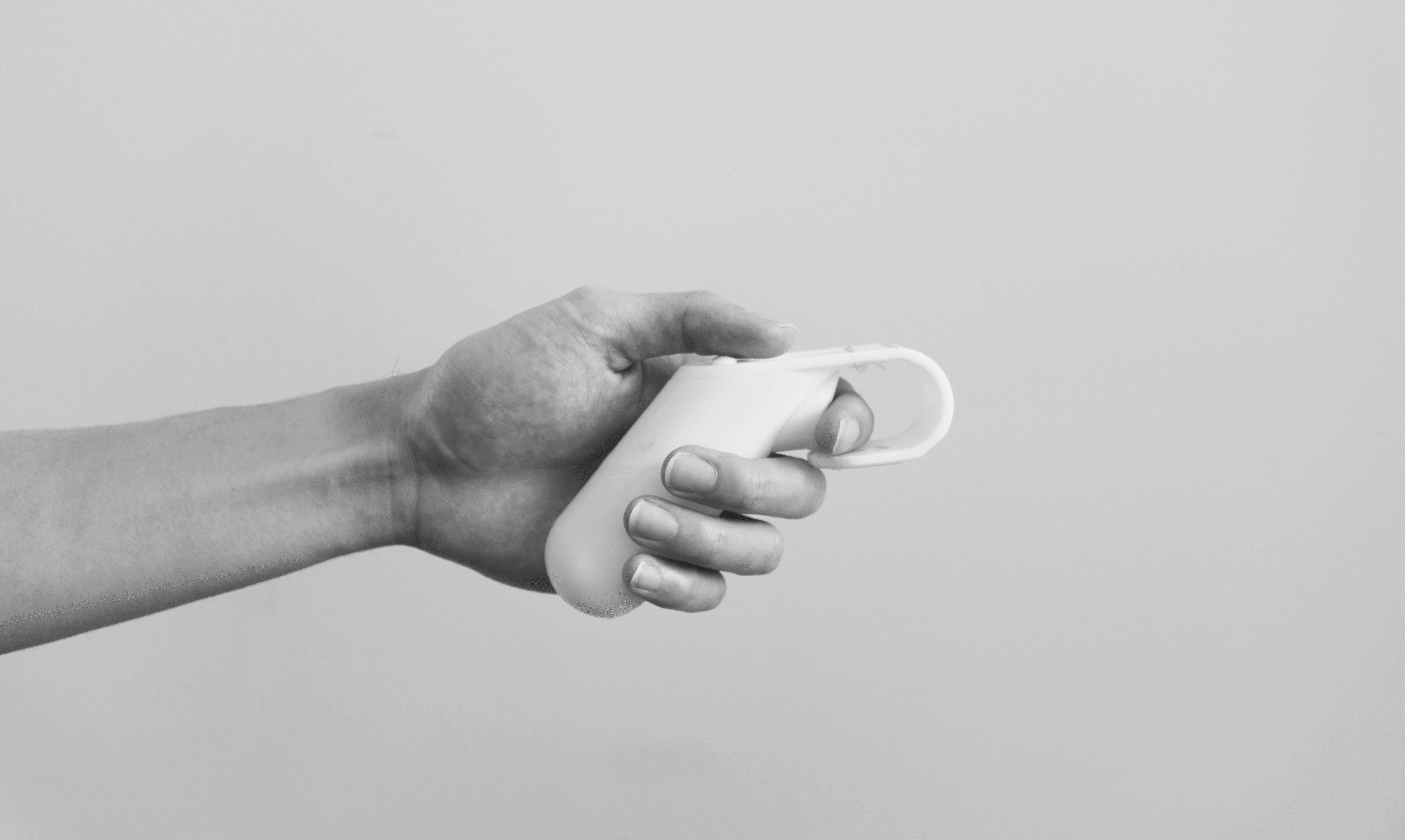 accups-hand-with-joystick-black-and-whit