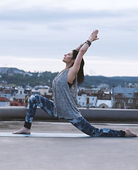 Yoga sur le toit