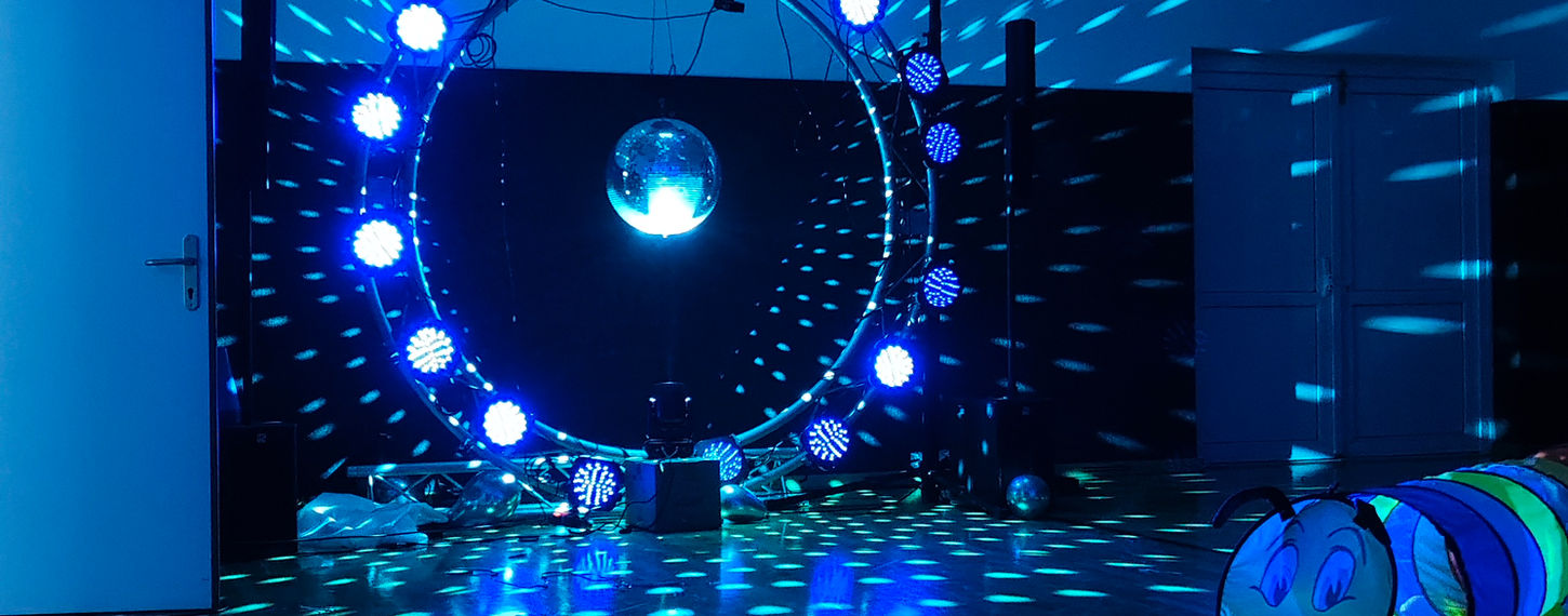 GRÖNLANDIA (Kinder-)disco mit hochwertiger Beleuchtung.