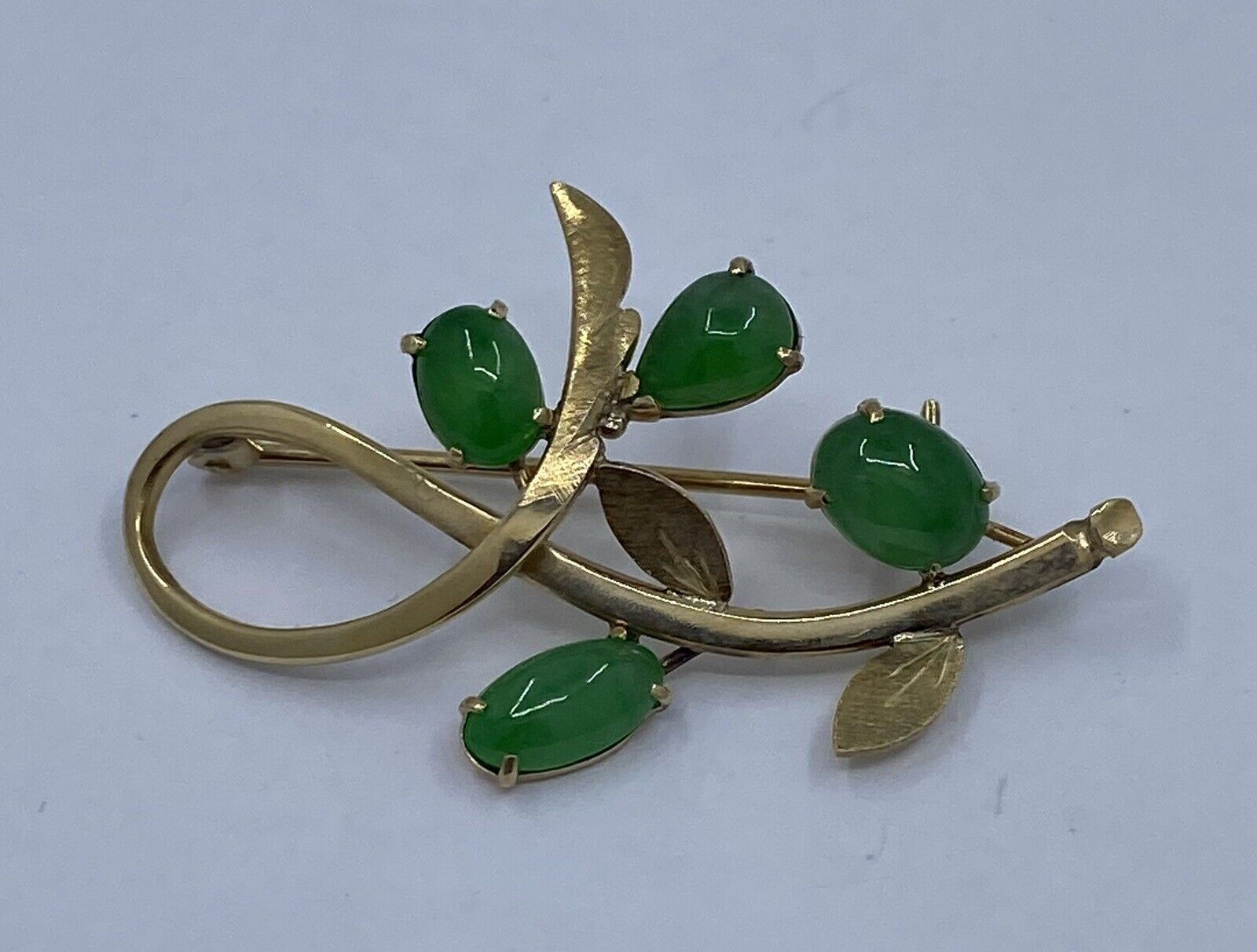 Jadeite Floral pin Chinese Makers Mark 14k