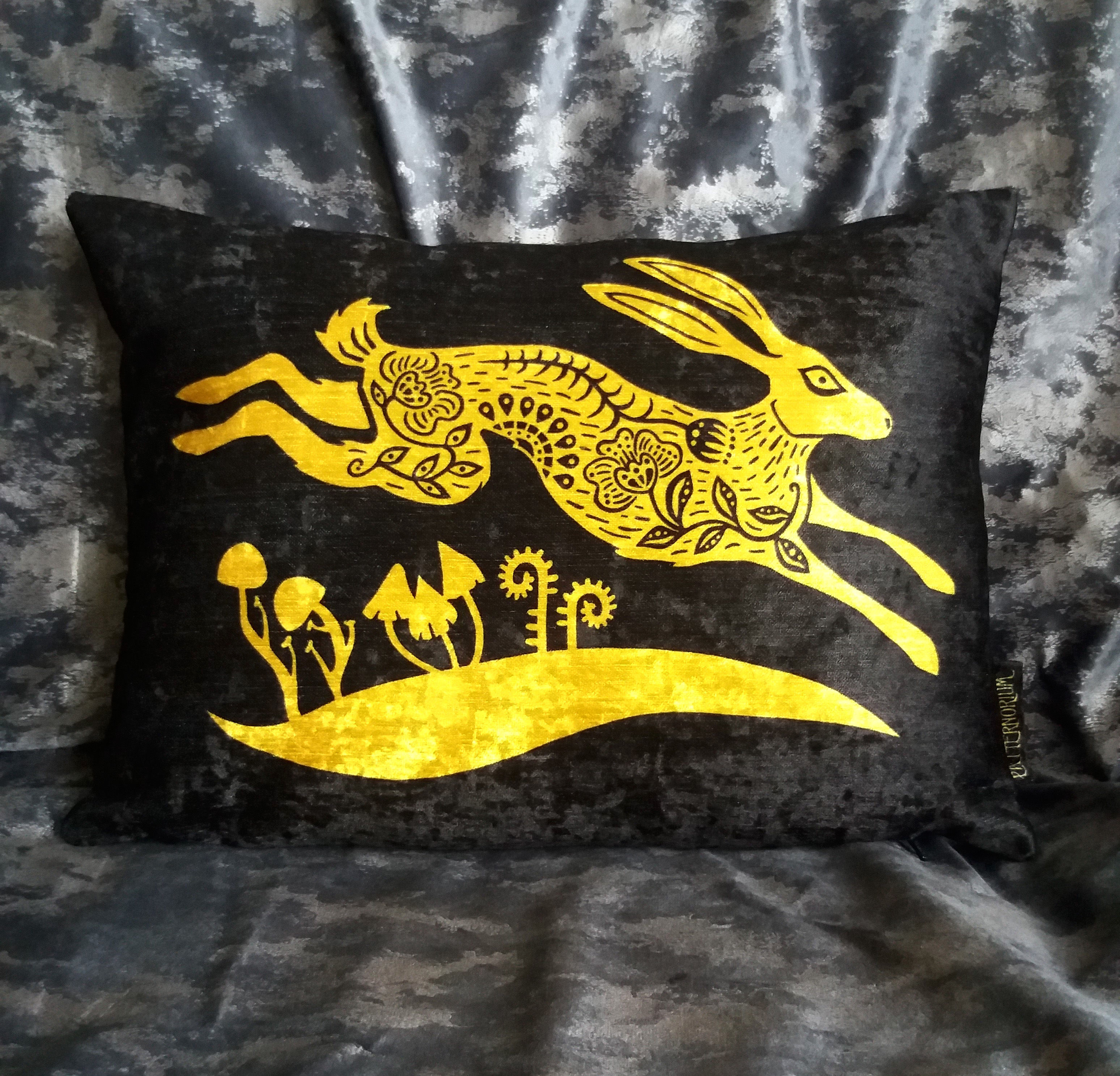 Velvet cushion - Midsummer Folk Hare - black/gold