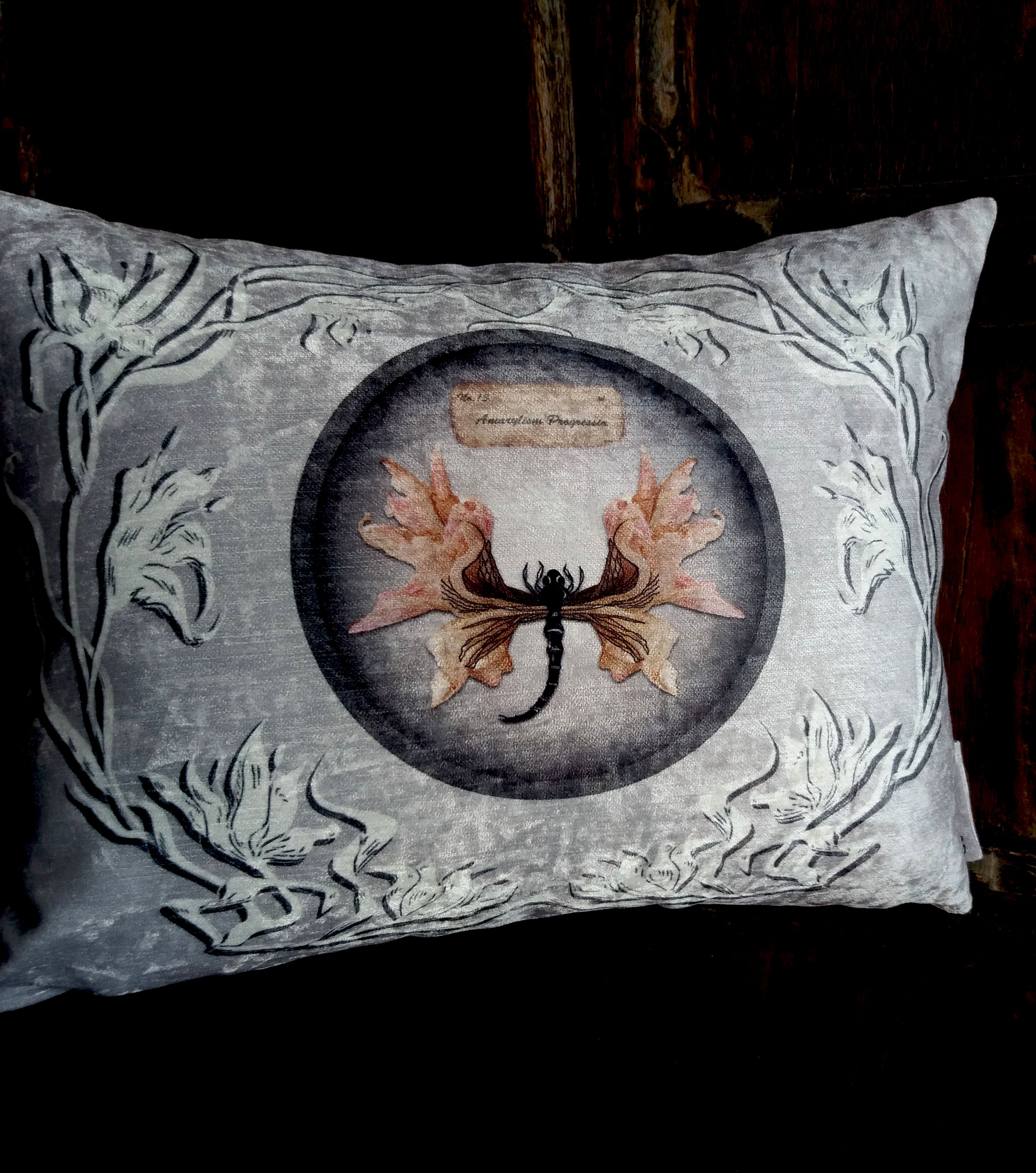 Mutation Botanica Cushion - Amaryllis 2 (Bayeux Velvet)
