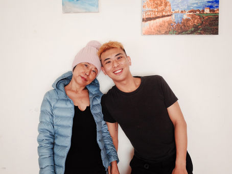 他是一名演員，扮演著在經營副業與陪伴媽媽之間來回切換的角色 ⎮ 我們都有病