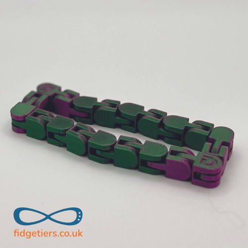 3D printed fidget links by Fidgetiers shown in Green and Purple (Coleuus)