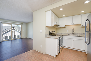 Remodeled Top-Floor Corner Apartment