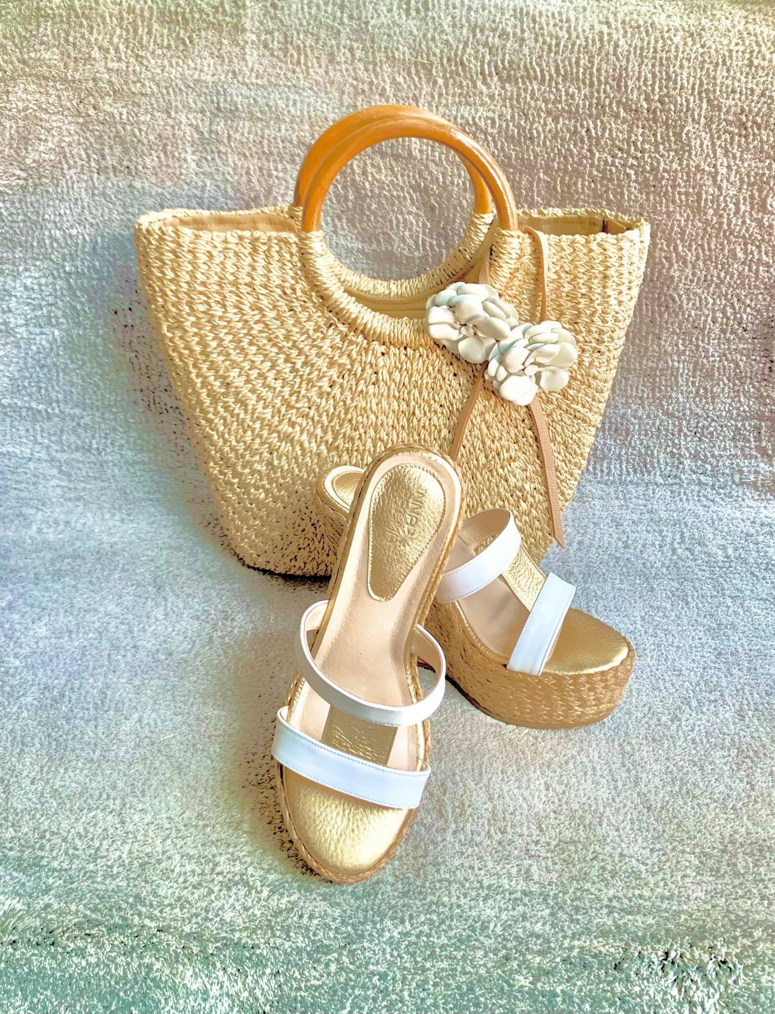 Aimer La Vie (White & Gold)