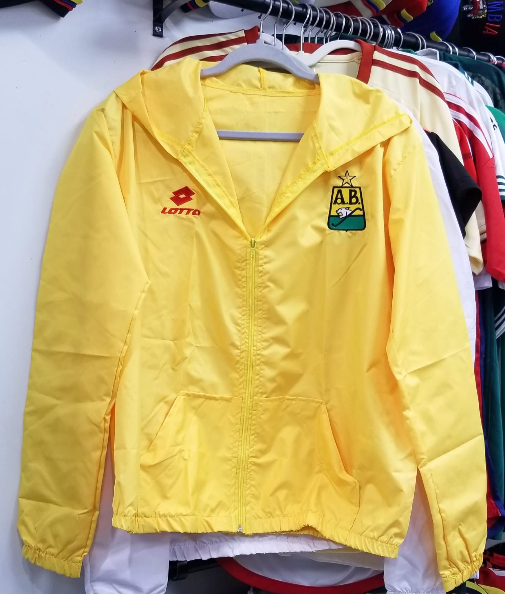 Chaqueta con Capucha Atlético Bucaramanga - Cortaviento con Cremallera -Amarilla