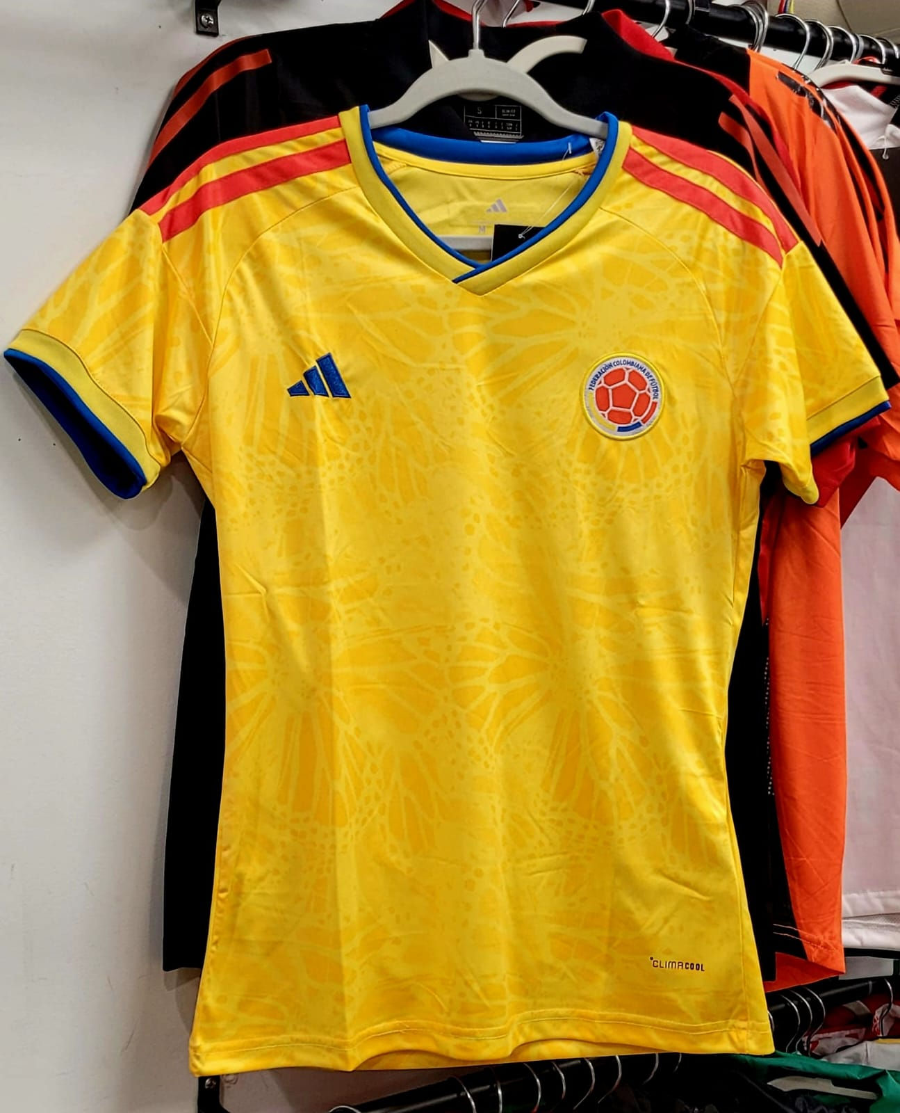 Camiseta Selección Colombia Amarilla 2026 - Mujer - Replica Versión FAN