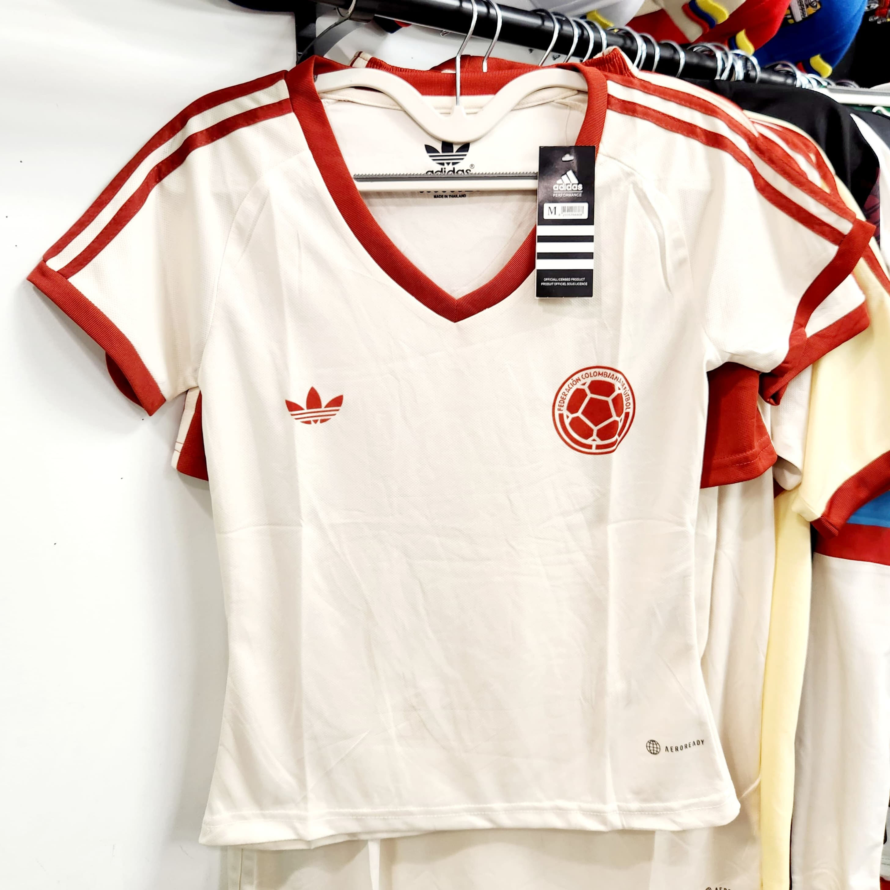 Camiseta Selección Colombia RETRO - Mujer Cuello V - 2024 -Replica Soccer