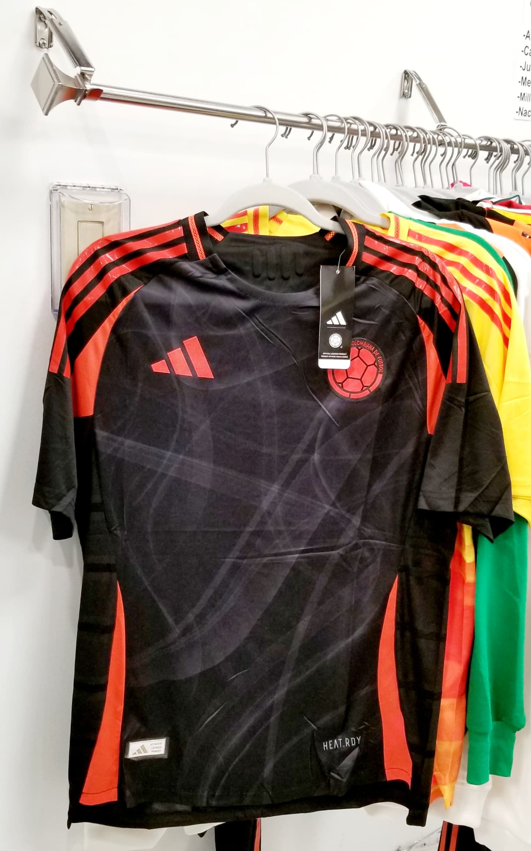 Camiseta Selección Colombia Versión Jugador Escudo Encauchetado - ADULTO NEGRA