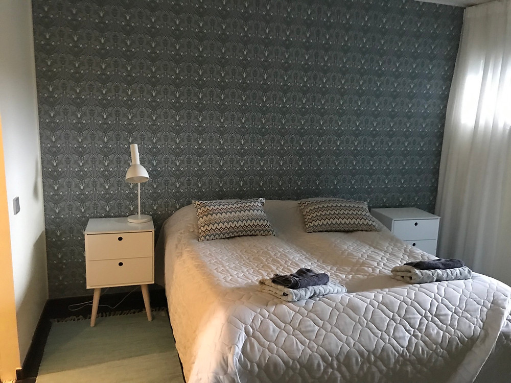Double bedroom on the ground floor with vanity mirror, villa Tuusula Finland
