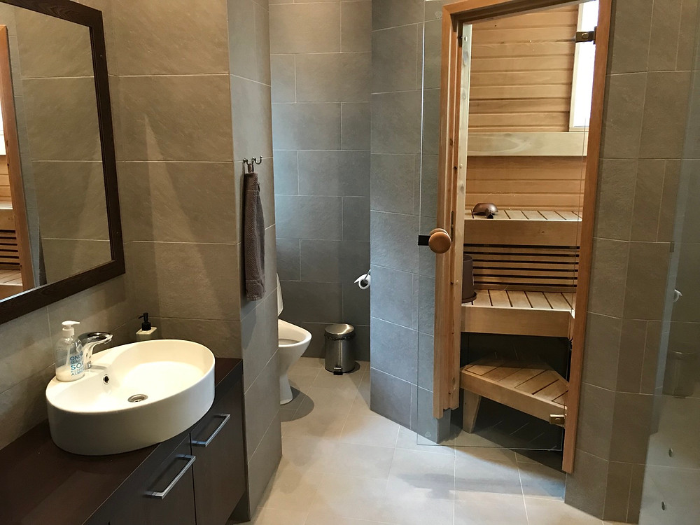 Bathroom and sauna in the master bathroom, villa Tuusula Finland